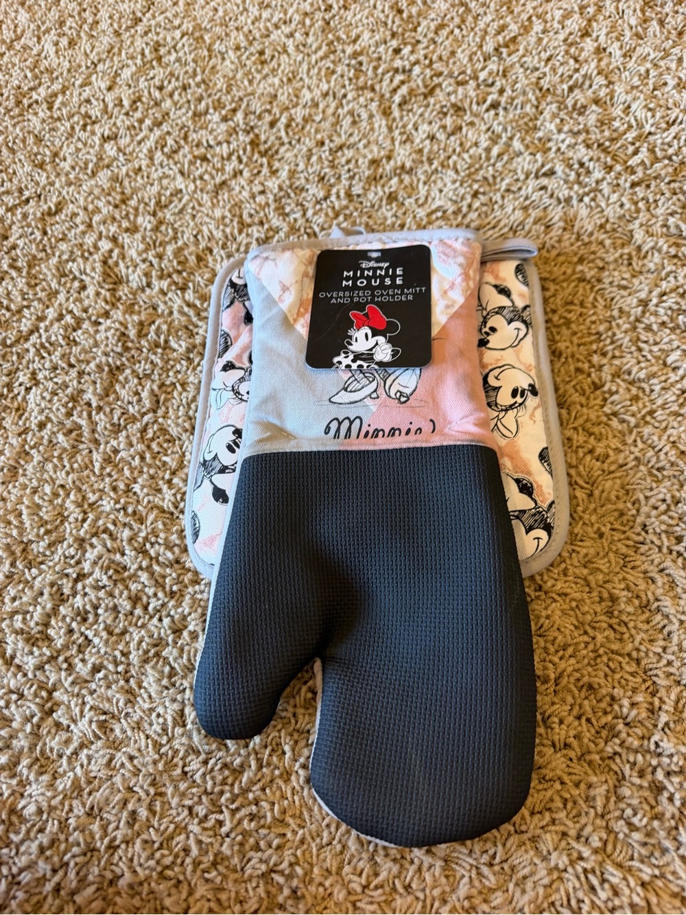 Disney Minnie Mouse Oversized Oven Mitt and Pot Holder Set